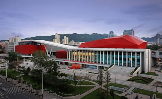 智能管理時(shí)代正是監(jiān)控操作臺(tái)大顯身手的時(shí)候